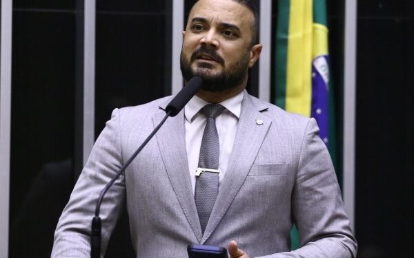Alden cobra destino de bilhões e critica novo empréstimo de Jerônimo