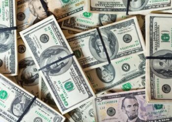 Dólar opera em baixa após surgir perspectiva de fim para paralisação nos EUA