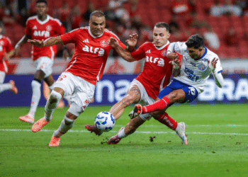 Bahia reage após sofrer dois gols e arranca empate com o Inter nos acréscimos