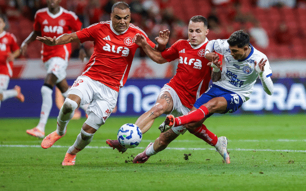 Bahia reage após sofrer dois gols e arranca empate com o Inter nos acréscimos