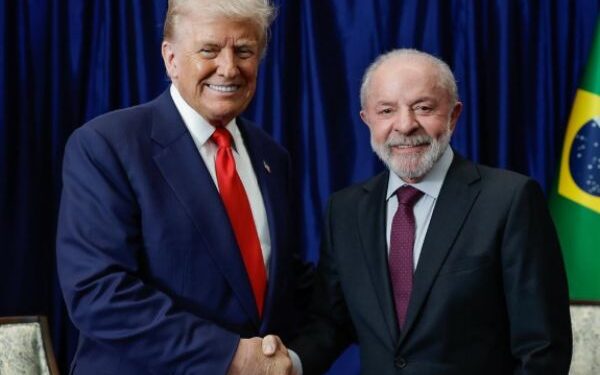 ‘Vitória da diplomacia e do bom senso’ diz Lula sobre retirada de sobretaxas dos EUA