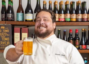 Dólar opera em baixa após decisão do Copom sobre taxa de juros