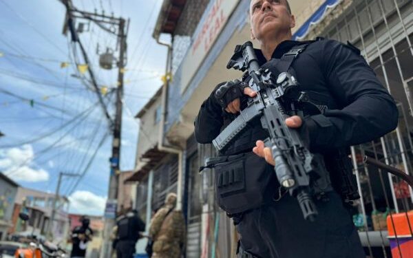 Salvador: Investigador é surpreendido e baleado em Sussuarana; polícia faz operação