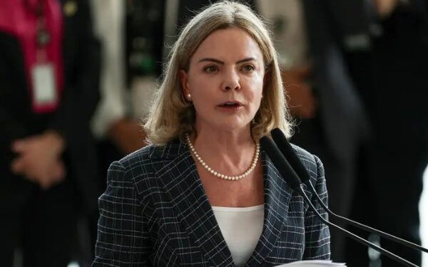 Governo Lula avalia devolver cargos ao Centrão em troca de apoio no Congresso