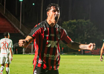 Vitória surpreende e vence o Internacional por 1 a 0 no Barradão