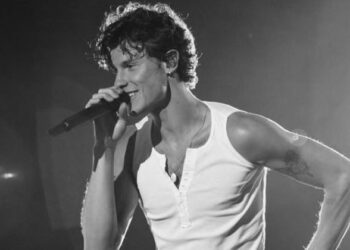 Em novo passeio com Ivete, Shawn Mendes é flagrado em terreiro; veja foto