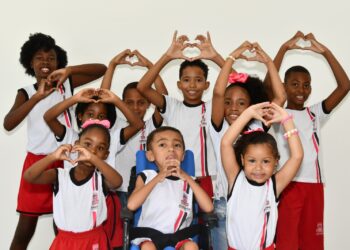 Alagoinhas recebe doação de notebooks da Petrobras para escolas municipais