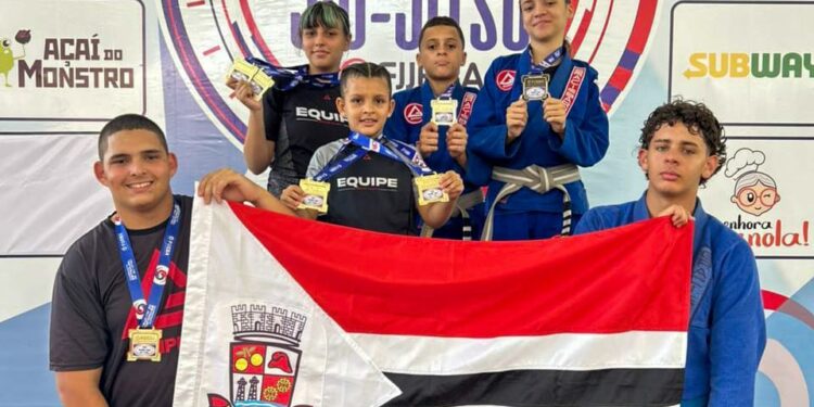 Alagoinhas se destaca no Campeonato Baiano de Jiu-Jitsu com 13 medalhas de ouro