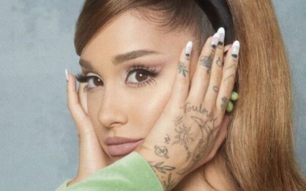 Ariana Grande quase é atropelada em evento de divulgação de ‘Wicked’