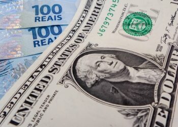 Dólar encosta em R$ 5,34 após divulgação de ata do Fed