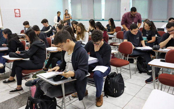 Enem 2025 terá aplicações extras em algumas regiões do país; entenda