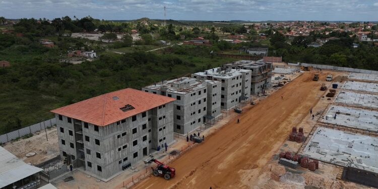 Doce Lar Habitação: Prefeito de Alagoinhas visita obras no MCMV e anuncia inscrições para o programa habitacional