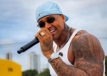 Léo Santana adia gravação do audiovisual por causa das fortes chuvas em Salvador