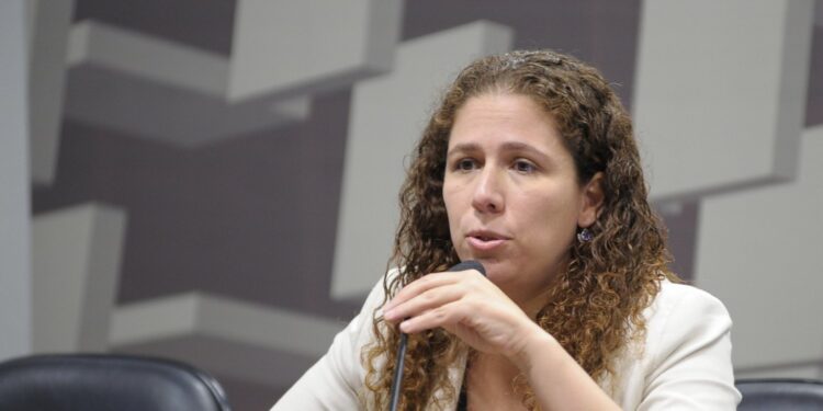 Presidente dos Correios apresentará plano de reestruturação nesta quarta-feira, diz Esther Dweck