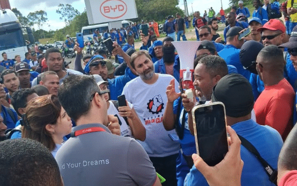 Operários da BYD na Bahia fazem paralisação por melhores condições de trabalho