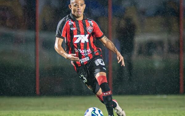 Vitória oficializa compra de atacante: ‘Dono da chapada mais gostosa do Brasil’