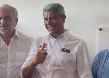 Jerônimo defende empréstimos e destaca investimentos nos municípios baianos