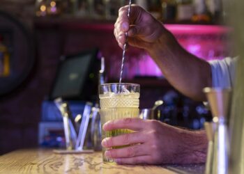 Sete pessoas são internadas com suspeita de intoxicação por metanol no nordeste da Bahia