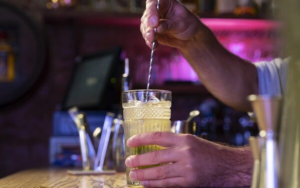 Sete pessoas são internadas com suspeita de intoxicação por metanol no nordeste da Bahia