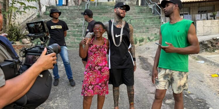 Às vésperas da gravação do audiovisual, Kannário faz visita técnica na Liberdade e reencontra personagens da sua história