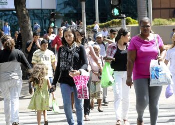 Desemprego sobe para 5,8% em fevereiro, mas é o menor para o trimestre