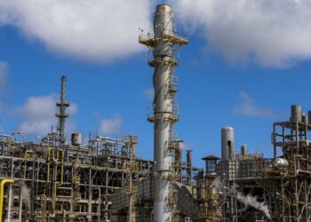 Lula sanciona lei que reduz tributos para indústria química