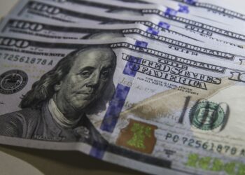 Dólar cai a R$ 5,20 com melhora do cenário externo
