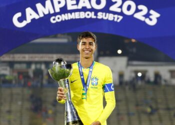 Carlo Ancelotti convoca o zagueiro Vitor Reis, do Girona