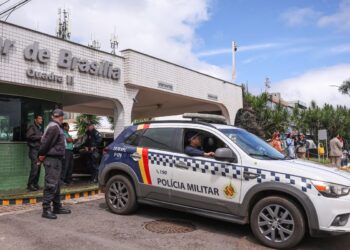 Moraes nega livre acesso de filhos de Bolsonaro à prisão domiciliar