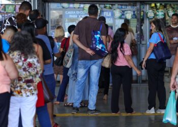 Mega-Sena acumula e prêmio principal vai para R$ 7,5 milhões