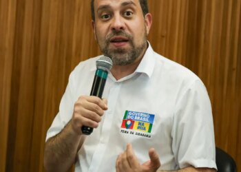 “É banditismo”, diz Boulos sobre aumento de diesel nos postos