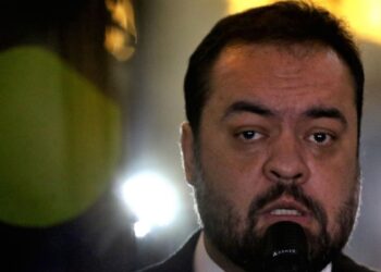 TSE retoma julgamento que pode levar à inelegibilidade de Castro