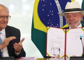 Lula assina decreto que promulga acordo UE-Mercosul