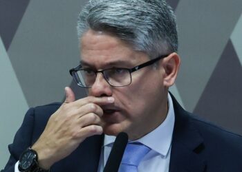 Mendes pede à PGR investigação contra senador Alessandro Vieira