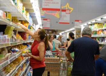 Fim da escala 6x1: estudos divergem sobre impactos no PIB e inflação