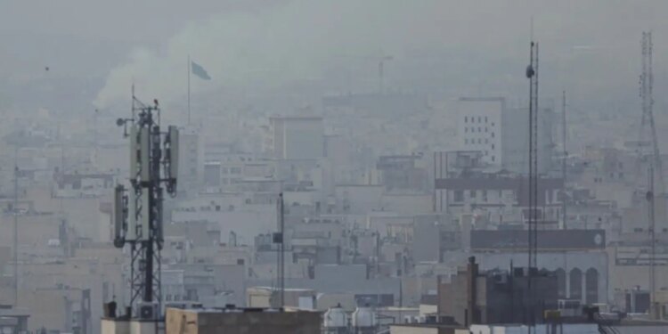 Aeronave dos EUA é abatida sobre Irã e piloto está desaparecido