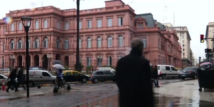 Milei proíbe acesso de jornalistas à Casa Rosada: “ataque à imprensa”