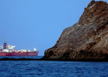 Iranianos ameaçam bloquear comércio marítimo após cerco naval dos EUA