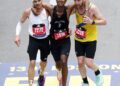 Brasileiro vira manchete por ato de empatia na Maratona de Boston