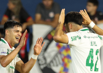 Palmeiras derrota Bragantino para manter liderança no Brasileiro