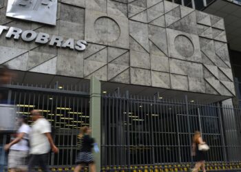 Petrobras destitui diretor de área que vendeu gás com 100% de ágio