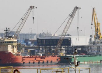 Balança comercial tem superávit mais baixo para março desde 2020