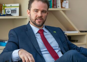 Governo avalia uso do FGTS para quitar dívidas, diz Durigan