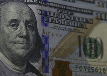 Dólar cai a R$ 5,06, e bolsa bate recorde com alívio no Oriente Médio