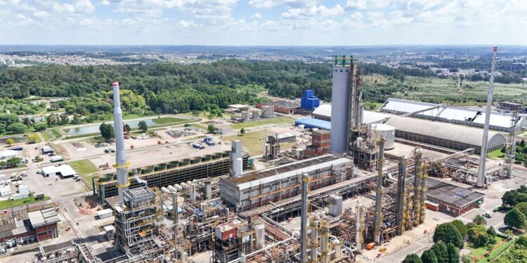 Petrobras volta a produzir ureia em fábrica de fertilizante no Paraná