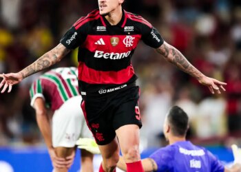 Com dois gols de Pedro, Flamengo vence Fluminense pelo Brasileirão