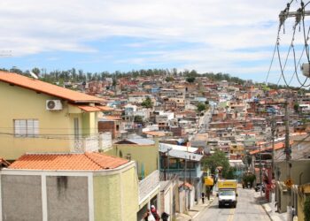 Habitantes de Perus, em SP, acusam fraude em audiência pública