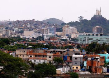 Justiça decreta prisão preventiva de casal que levava armas para o CV
