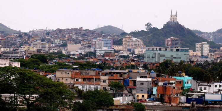 Justiça decreta prisão preventiva de casal que levava armas para o CV