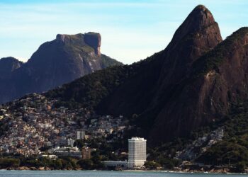 Operação policial deixa visitantes "ilhados" em cartão-postal do Rio